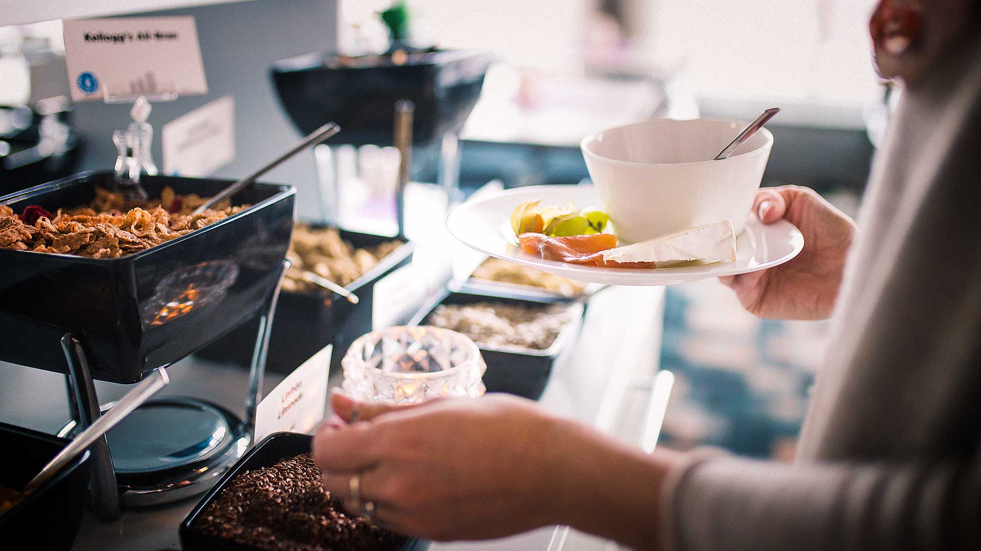 Breakfast buffé table