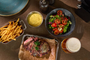 Dinner with meat, fries and béarnaise sauce