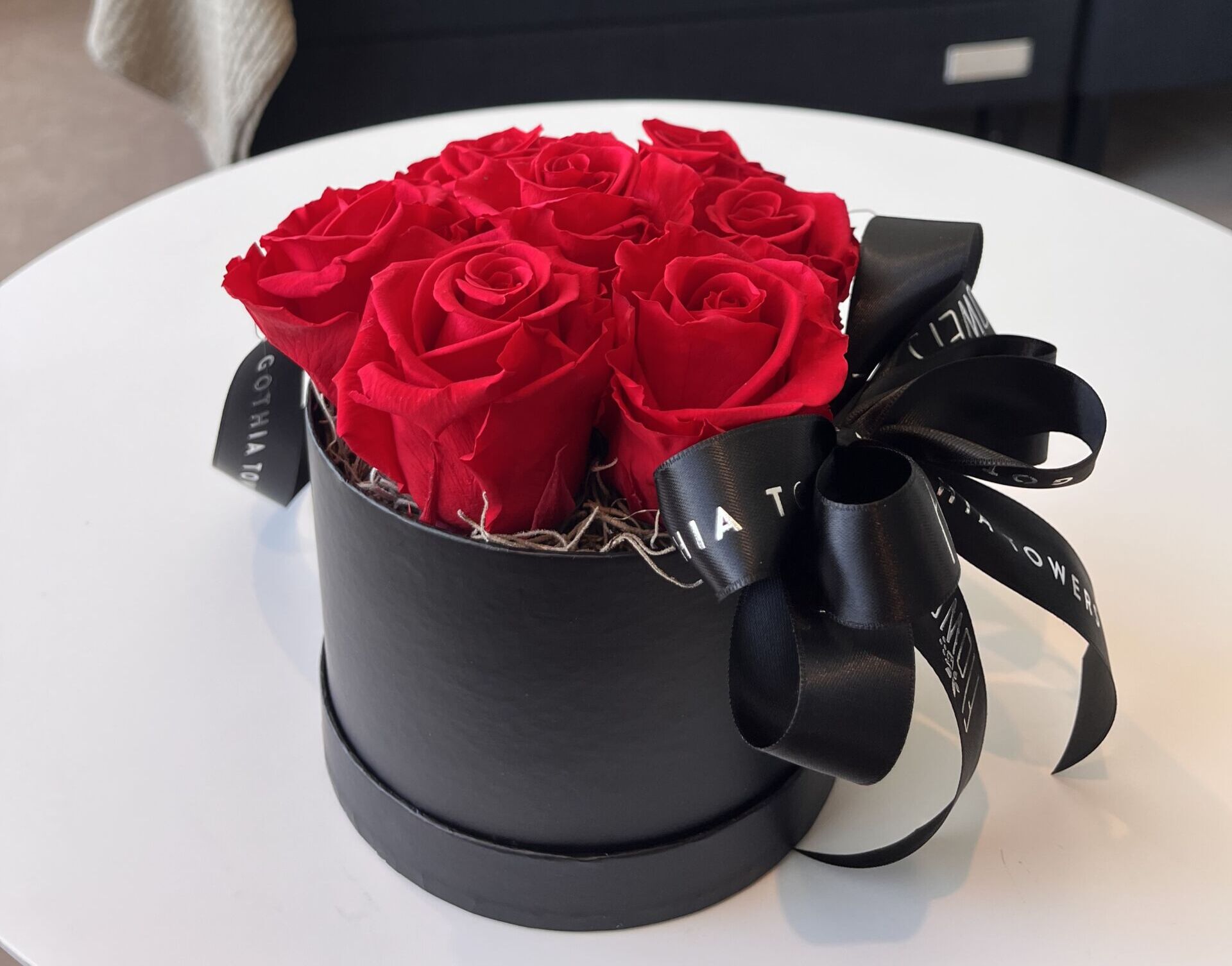Forever Rose Box – Romantic red, naturally preserved roses presented in an elegant gift box from Upper House.