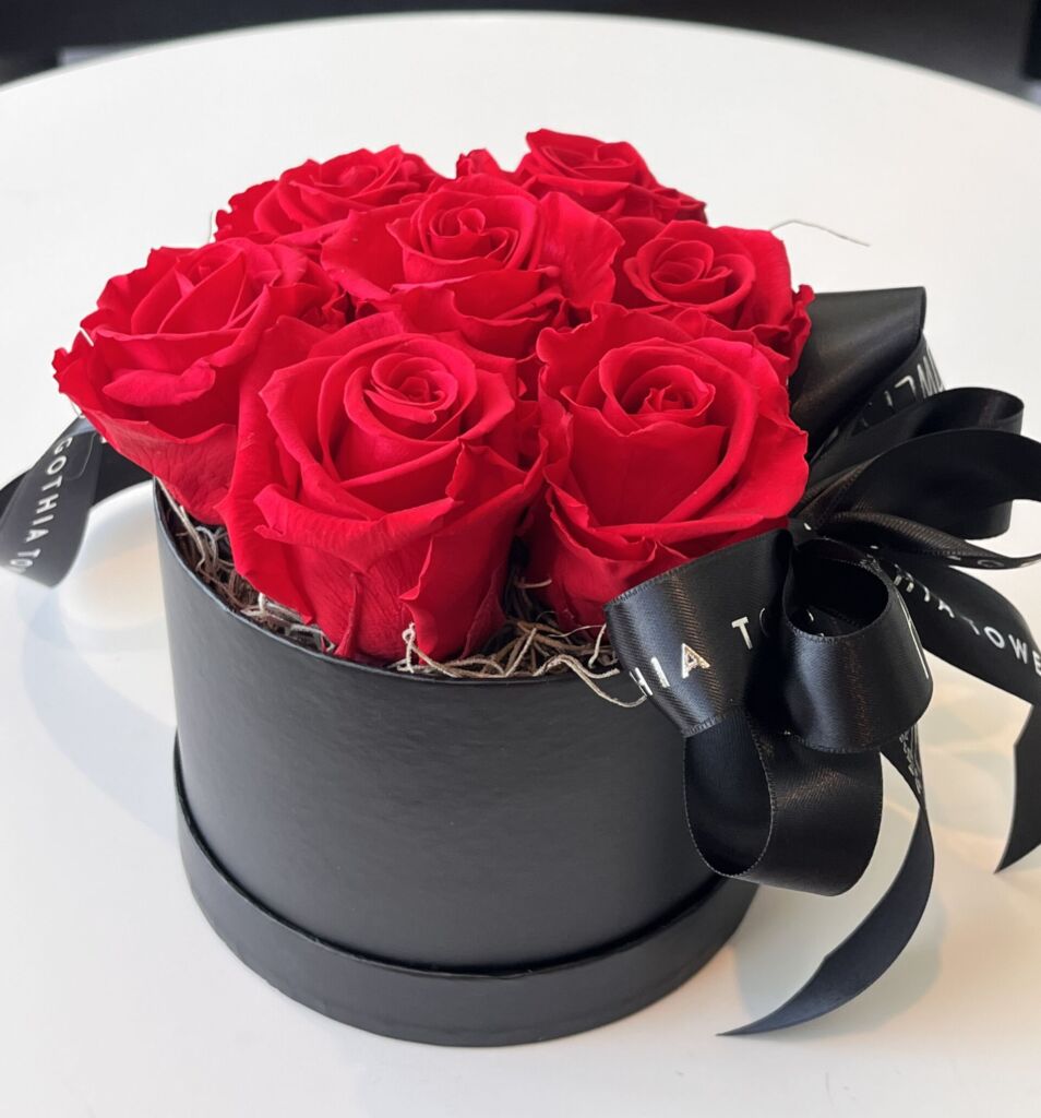 Forever Rose Box – Romantic red, naturally preserved roses presented in an elegant gift box from Upper House.
